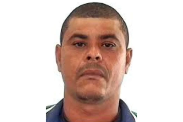 Homem tenta matar esposa e enteada dentro de casa na Bahia