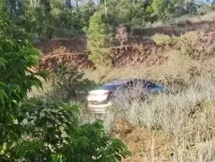Três corpos são encontrados dentro de carro com marcas de tiros na Bahia