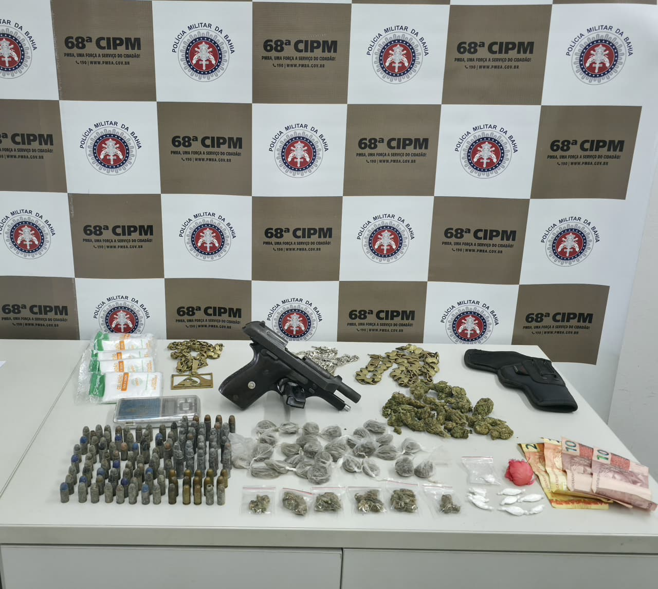 68ª CIPM apreende arma de fogo e drogas durante a Operação Força Total em Ilhéus