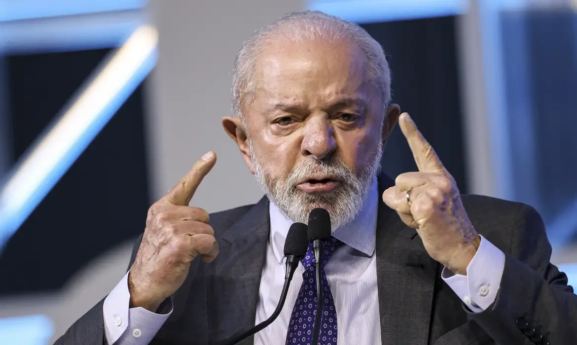 Lula endivida o brasileiro em R$ 7,9 bilhões por dia