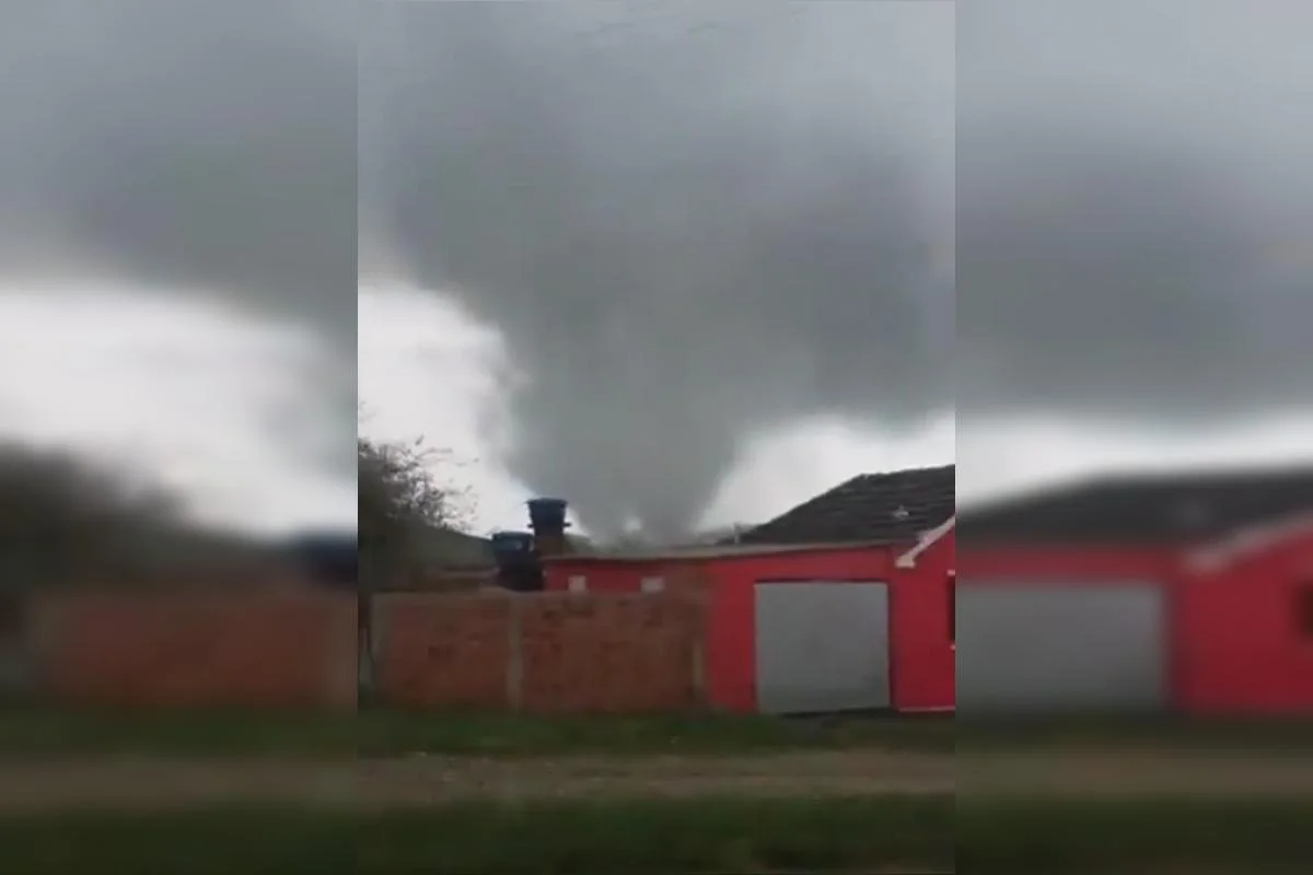 Ciclone-bomba tem ventos de 132 km/h e deixa rastro de destruição