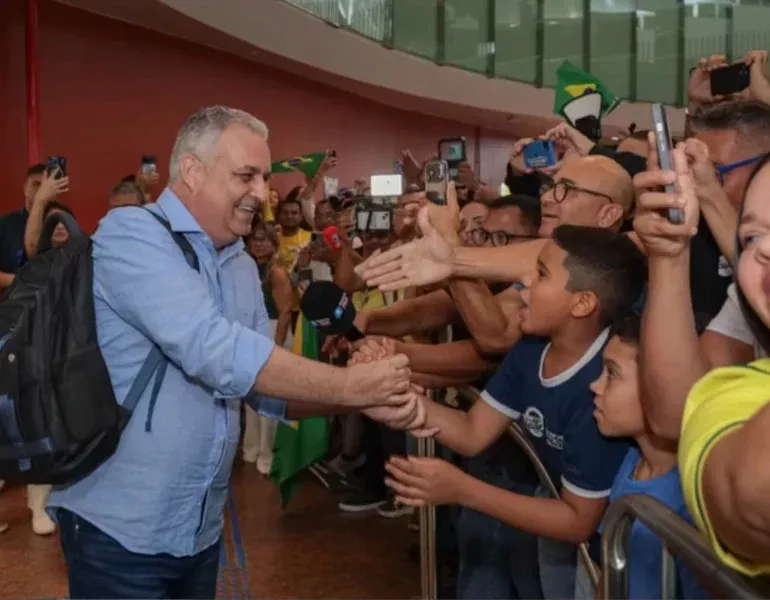Gaspar é recebido por multidão em Alagoas