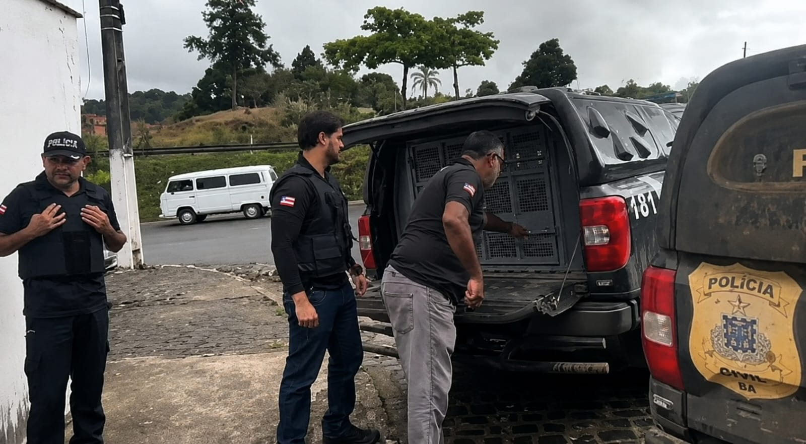 Investigados por homicídio qualificado são presos em Aurelino Leal