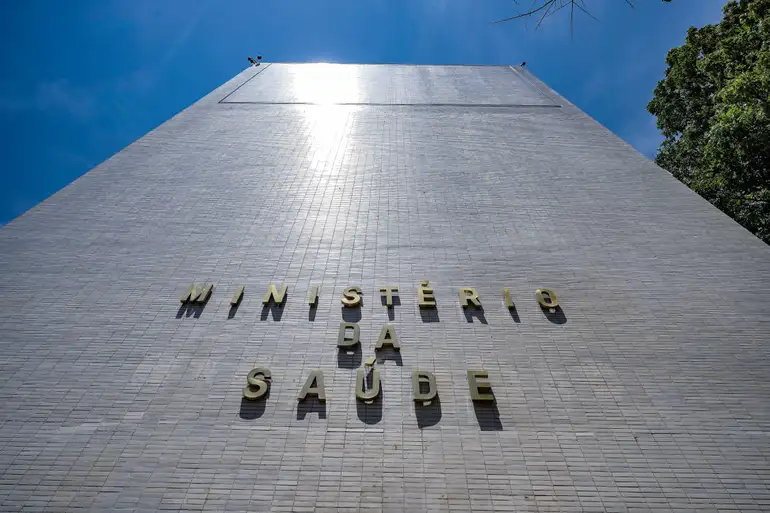 Sócia de Lulinha tentava negócio de R$ 1 bi no Ministério da Saúde