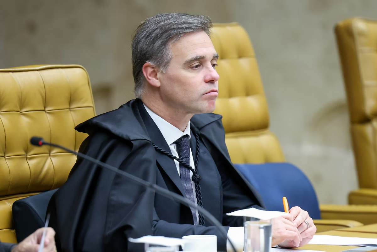 Mendonça diz que Moraes deveria estar no inquérito das fake news