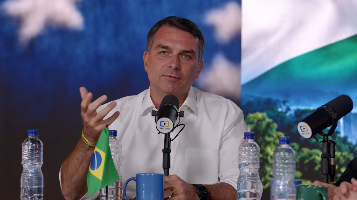 “Essa dívida que você tem com o Tigrinho é culpa do Lula”, diz Flávio Bolsonaro