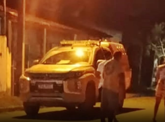 Homem é morto a tiros pela janela enquanto dormia com a companheira na Bahia