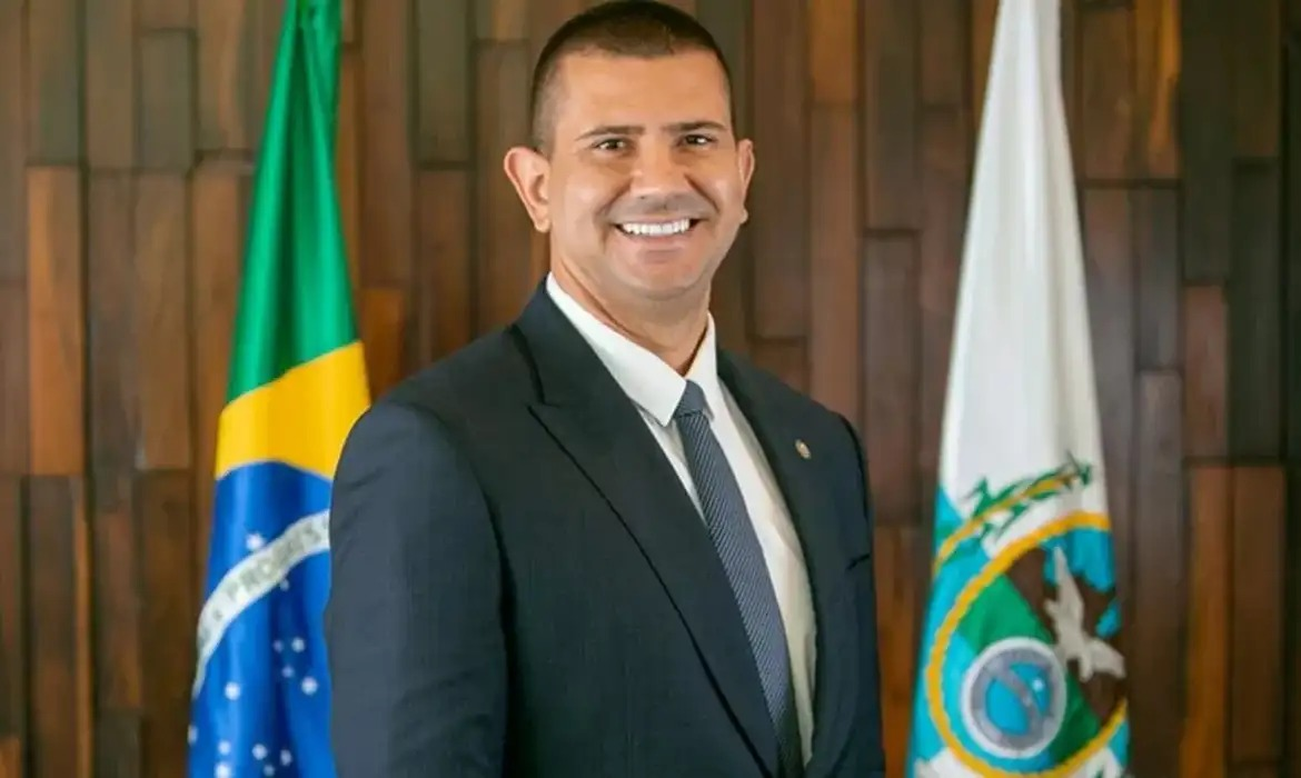 Garotinho desiste de recurso, e Ruas pode vencer eleição no RJ no 1º turno