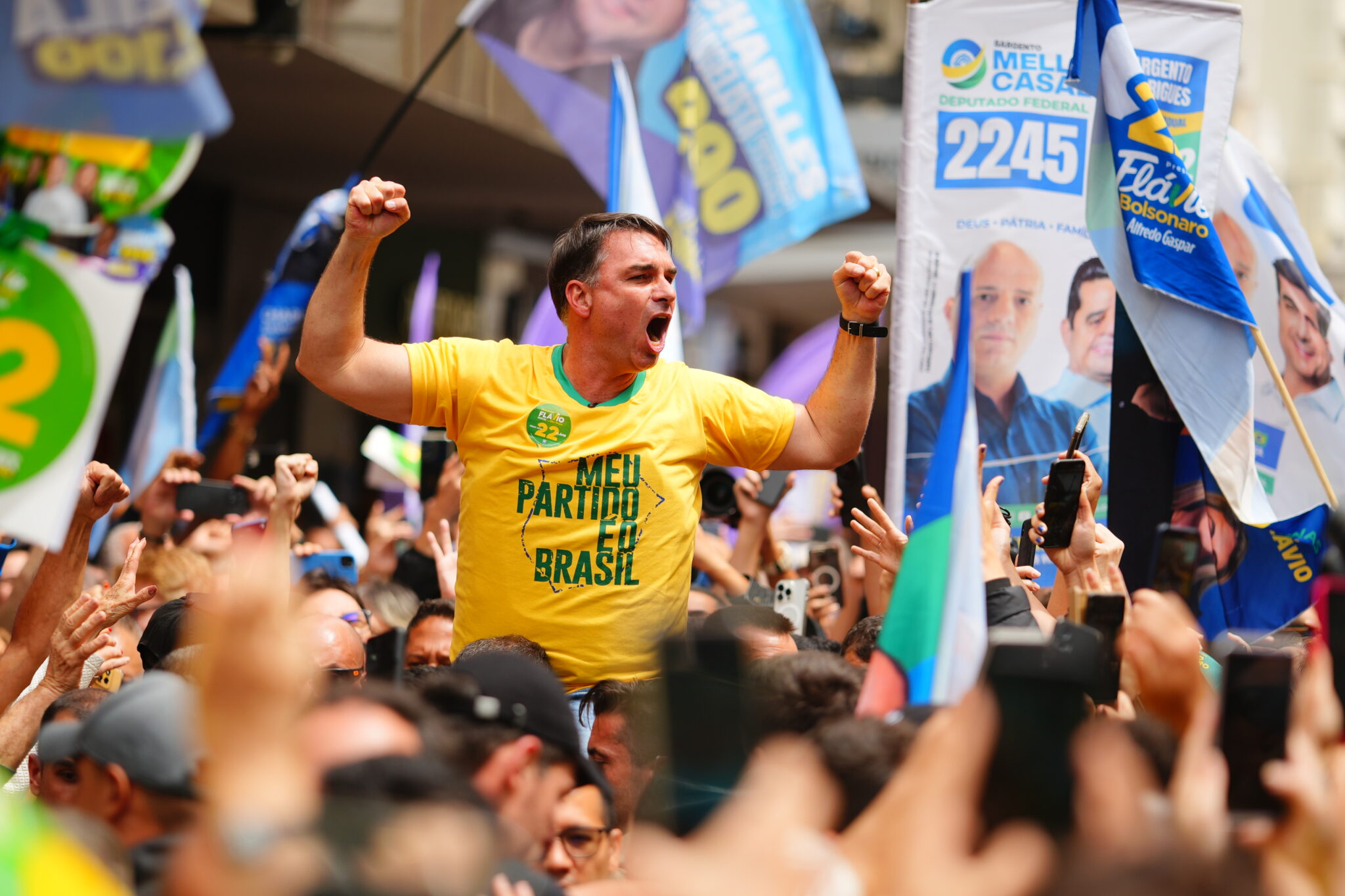 Mercado reage à vitória de Flávio no 1º turno